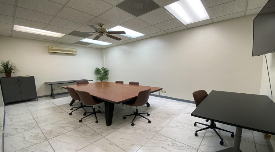 213 W Village Blvd, LAREDO, Texas 78045, 1 Room Rooms,2 BathroomsBathrooms,Commercial retail/office,For Sale,213 W Village Blvd,20254925