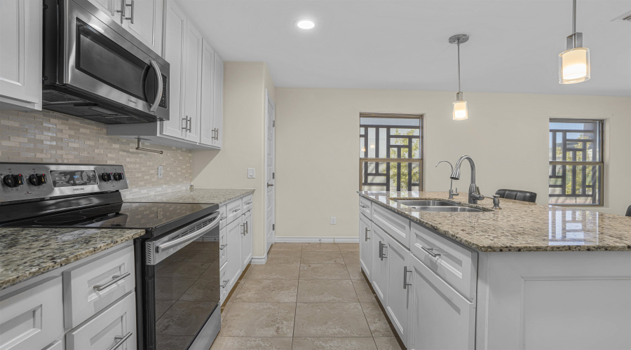 902 La Rosita, Laredo, Texas 78046, 3 Bedrooms Bedrooms, 5 Rooms Rooms,2 BathroomsBathrooms,Residential,For Sale,902 La Rosita,20254918