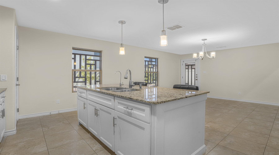 902 La Rosita, Laredo, Texas 78046, 3 Bedrooms Bedrooms, 5 Rooms Rooms,2 BathroomsBathrooms,Residential,For Sale,902 La Rosita,20254918