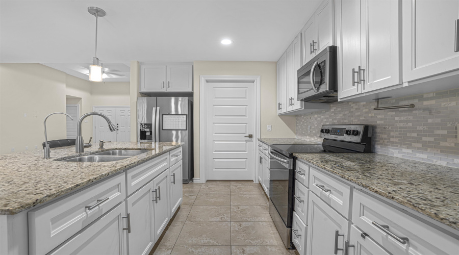 902 La Rosita, Laredo, Texas 78046, 3 Bedrooms Bedrooms, 5 Rooms Rooms,2 BathroomsBathrooms,Residential,For Sale,902 La Rosita,20254918