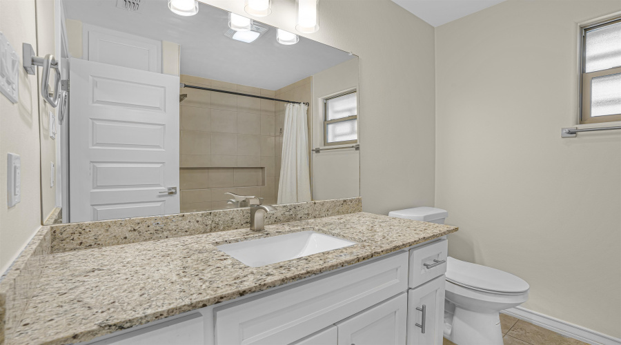 902 La Rosita, Laredo, Texas 78046, 3 Bedrooms Bedrooms, 5 Rooms Rooms,2 BathroomsBathrooms,Residential,For Sale,902 La Rosita,20254918