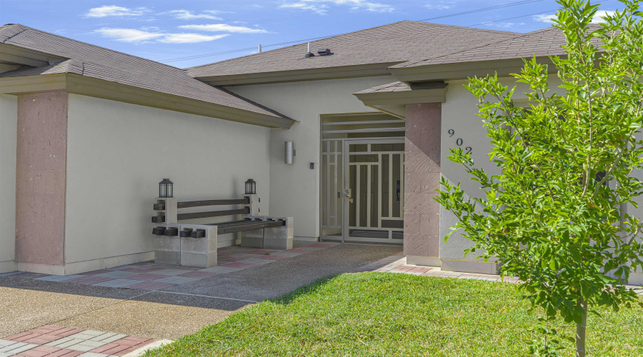 902 La Rosita, Laredo, Texas 78046, 3 Bedrooms Bedrooms, 5 Rooms Rooms,2 BathroomsBathrooms,Residential,For Sale,902 La Rosita,20254918