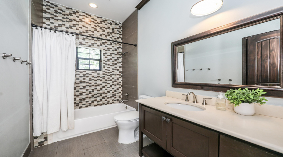 402 Manor Rd, Laredo, Texas 78041, 4 Bedrooms Bedrooms, 10 Rooms Rooms,4 BathroomsBathrooms,Residential,For Sale,402 Manor Rd,20254919