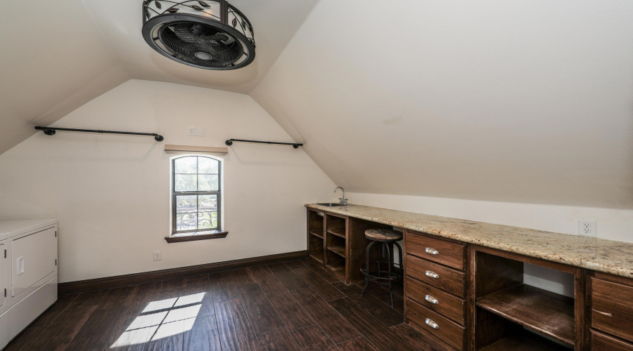 402 Manor Rd, Laredo, Texas 78041, 4 Bedrooms Bedrooms, 10 Rooms Rooms,4 BathroomsBathrooms,Residential,For Sale,402 Manor Rd,20254919