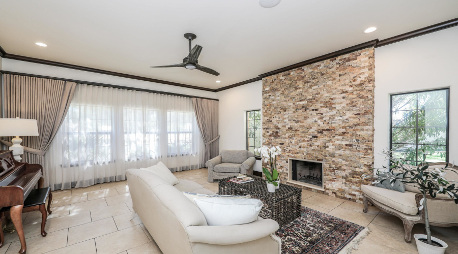 402 Manor Rd, Laredo, Texas 78041, 4 Bedrooms Bedrooms, 10 Rooms Rooms,4 BathroomsBathrooms,Residential,For Sale,402 Manor Rd,20254919