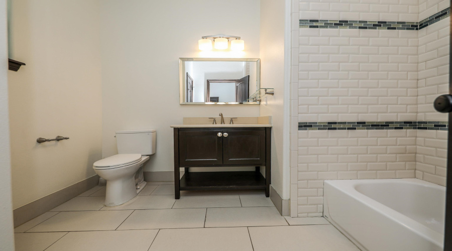 402 Manor Rd, Laredo, Texas 78041, 4 Bedrooms Bedrooms, 10 Rooms Rooms,4 BathroomsBathrooms,Residential,For Sale,402 Manor Rd,20254919