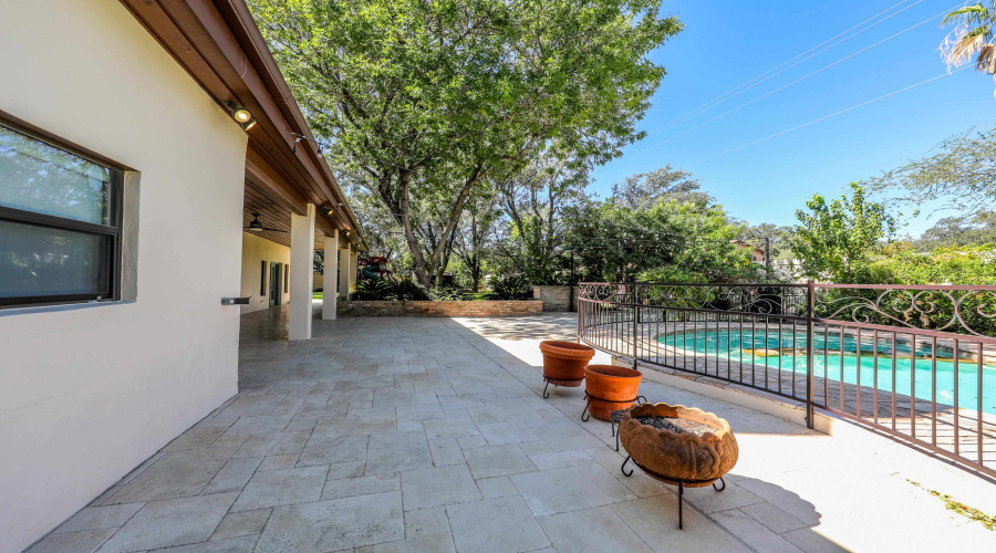 402 Manor Rd, Laredo, Texas 78041, 4 Bedrooms Bedrooms, 10 Rooms Rooms,4 BathroomsBathrooms,Residential,For Sale,402 Manor Rd,20254919