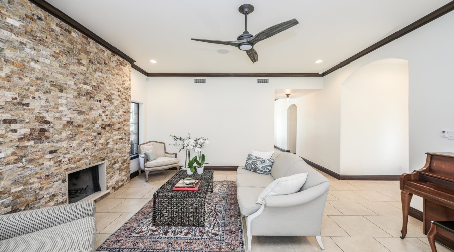 402 Manor Rd, Laredo, Texas 78041, 4 Bedrooms Bedrooms, 10 Rooms Rooms,4 BathroomsBathrooms,Residential,For Sale,402 Manor Rd,20254919