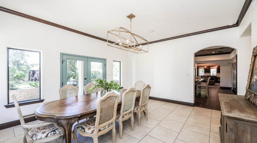 402 Manor Rd, Laredo, Texas 78041, 4 Bedrooms Bedrooms, 10 Rooms Rooms,4 BathroomsBathrooms,Residential,For Sale,402 Manor Rd,20254919