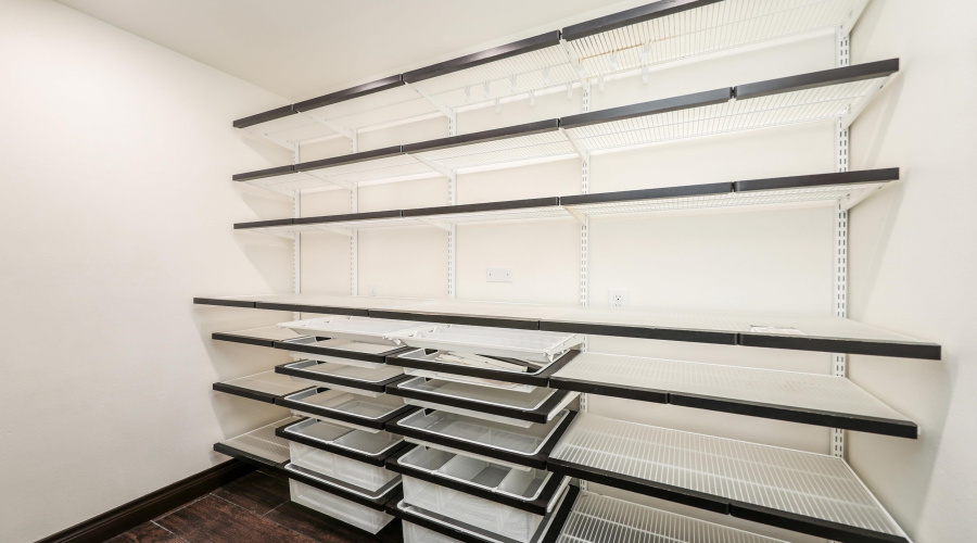 402 Manor Rd, Laredo, Texas 78041, 4 Bedrooms Bedrooms, 10 Rooms Rooms,4 BathroomsBathrooms,Residential,For Sale,402 Manor Rd,20254919