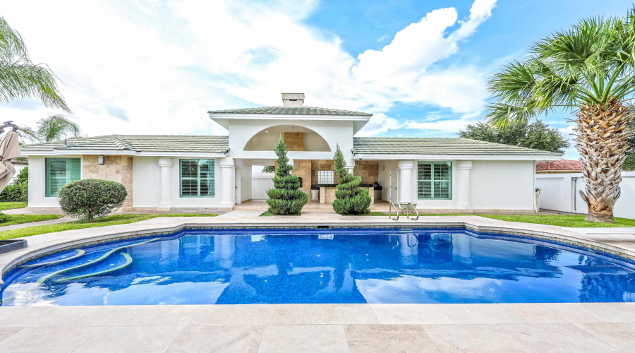 314 Bordeaux Dr, Laredo, Texas 78041, 4 Bedrooms Bedrooms, 11 Rooms Rooms,4 BathroomsBathrooms,Residential,For Sale,314 Bordeaux Dr,20254920