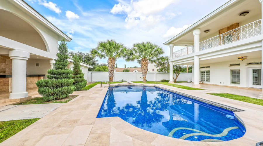 314 Bordeaux Dr, Laredo, Texas 78041, 4 Bedrooms Bedrooms, 11 Rooms Rooms,4 BathroomsBathrooms,Residential,For Sale,314 Bordeaux Dr,20254920