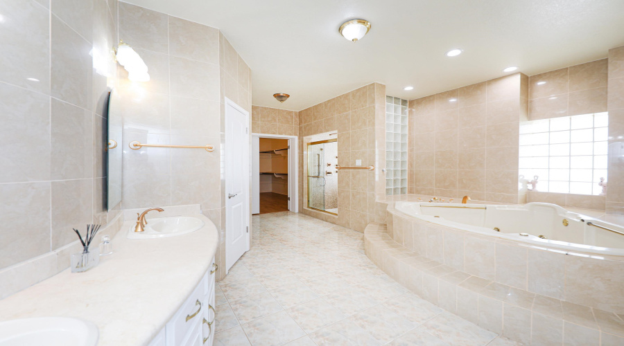 314 Bordeaux Dr, Laredo, Texas 78041, 4 Bedrooms Bedrooms, 11 Rooms Rooms,4 BathroomsBathrooms,Residential,For Rent,314 Bordeaux Dr,20254921