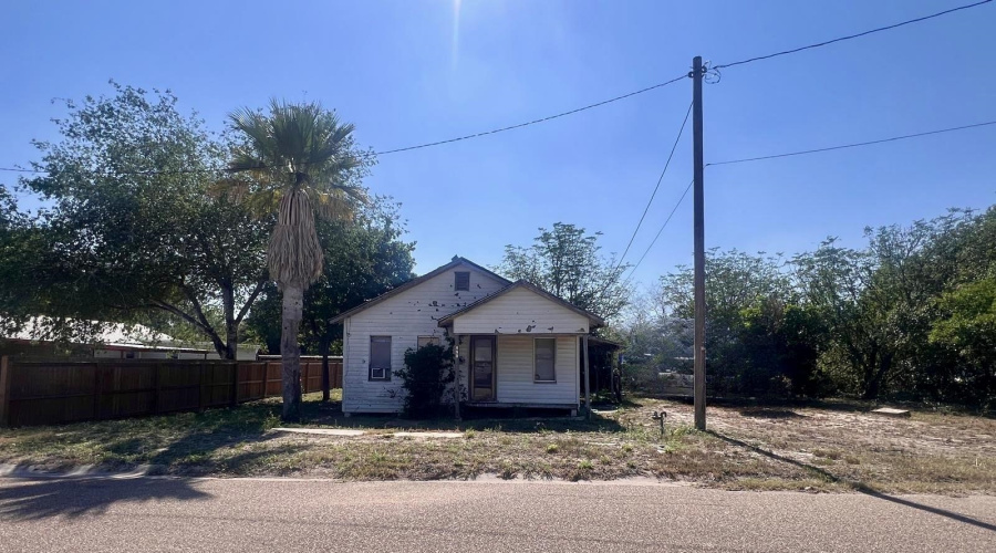 220 School Tx., Benavides, Texas 78341, 3 Bedrooms Bedrooms, 5 Rooms Rooms,2 BathroomsBathrooms,Residential,For Sale,220 School Tx.,20254924