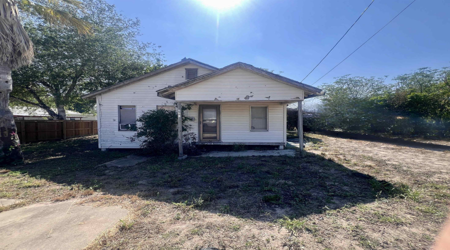 220 School Tx., Benavides, Texas 78341, 3 Bedrooms Bedrooms, 5 Rooms Rooms,2 BathroomsBathrooms,Residential,For Sale,220 School Tx.,20254924