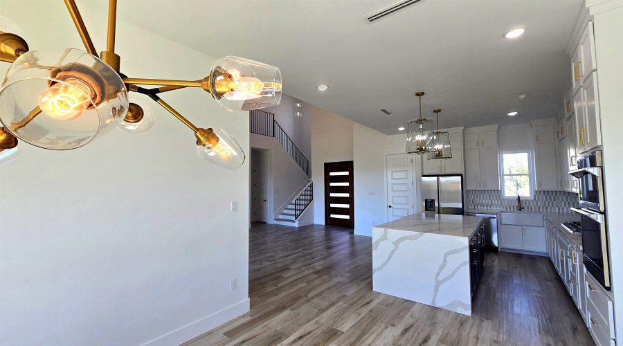 3709 Sun Valley Dr., Laredo, Texas 78045, 4 Bedrooms Bedrooms, 7 Rooms Rooms,4 BathroomsBathrooms,Residential,For Sale,3709 Sun Valley Dr.,20254929