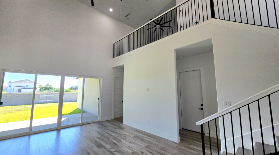 3709 Sun Valley Dr., Laredo, Texas 78045, 4 Bedrooms Bedrooms, 7 Rooms Rooms,4 BathroomsBathrooms,Residential,For Sale,3709 Sun Valley Dr.,20254929