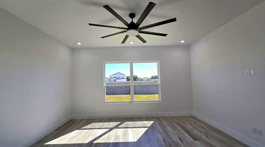 3709 Sun Valley Dr., Laredo, Texas 78045, 4 Bedrooms Bedrooms, 7 Rooms Rooms,4 BathroomsBathrooms,Residential,For Sale,3709 Sun Valley Dr.,20254929