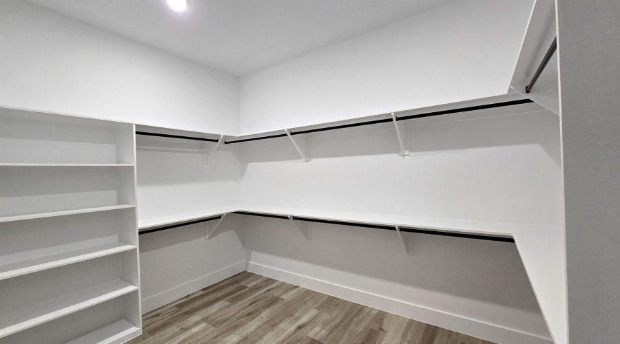 3709 Sun Valley Dr., Laredo, Texas 78045, 4 Bedrooms Bedrooms, 7 Rooms Rooms,4 BathroomsBathrooms,Residential,For Sale,3709 Sun Valley Dr.,20254929