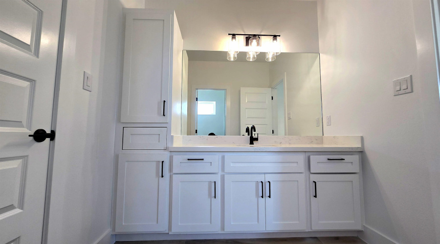 3709 Sun Valley Dr., Laredo, Texas 78045, 4 Bedrooms Bedrooms, 7 Rooms Rooms,4 BathroomsBathrooms,Residential,For Sale,3709 Sun Valley Dr.,20254929