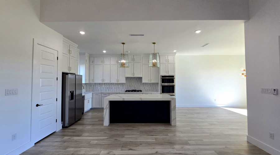 3709 Sun Valley Dr., Laredo, Texas 78045, 4 Bedrooms Bedrooms, 7 Rooms Rooms,4 BathroomsBathrooms,Residential,For Sale,3709 Sun Valley Dr.,20254929