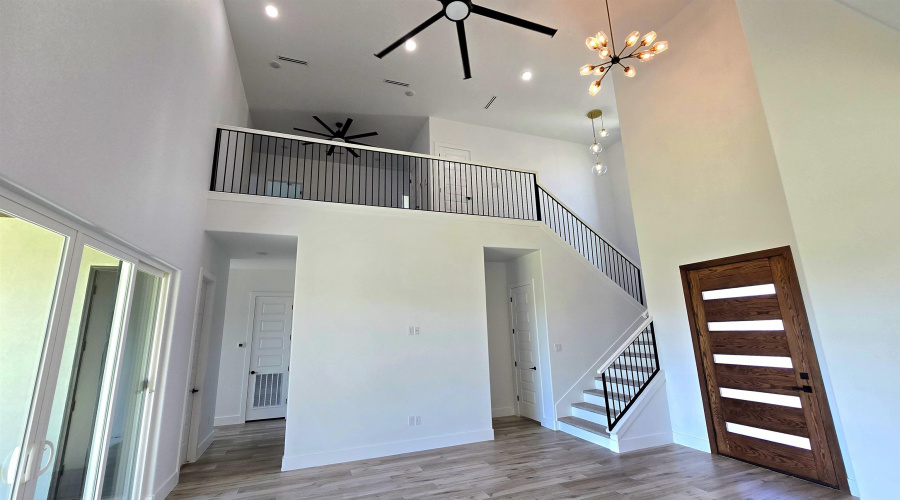 3709 Sun Valley Dr., Laredo, Texas 78045, 4 Bedrooms Bedrooms, 7 Rooms Rooms,4 BathroomsBathrooms,Residential,For Sale,3709 Sun Valley Dr.,20254929