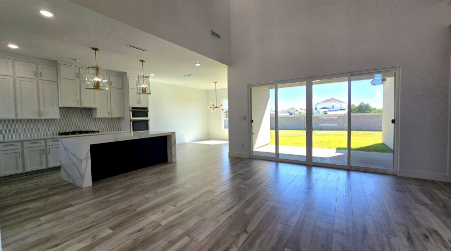 3709 Sun Valley Dr., Laredo, Texas 78045, 4 Bedrooms Bedrooms, 7 Rooms Rooms,4 BathroomsBathrooms,Residential,For Sale,3709 Sun Valley Dr.,20254929