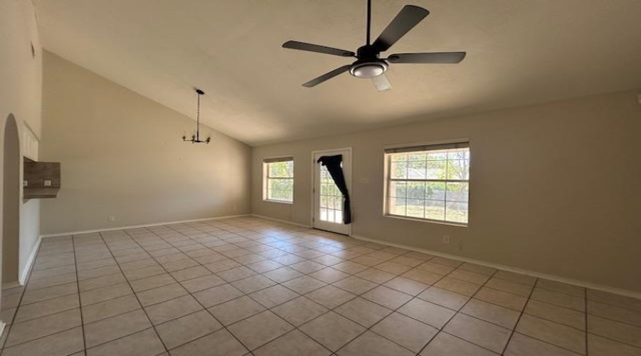 1011 Sapphire Ct, Laredo, Texas 78045, 3 Bedrooms Bedrooms, 7 Rooms Rooms,2 BathroomsBathrooms,Residential,For Rent,1011 Sapphire Ct,20254930