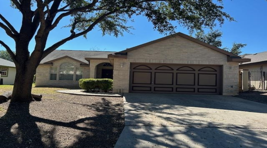 1011 Sapphire Ct, Laredo, Texas 78045, 3 Bedrooms Bedrooms, 7 Rooms Rooms,2 BathroomsBathrooms,Residential,For Rent,1011 Sapphire Ct,20254930