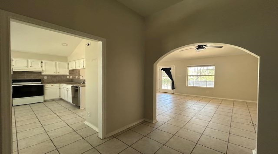 1011 Sapphire Ct, Laredo, Texas 78045, 3 Bedrooms Bedrooms, 7 Rooms Rooms,2 BathroomsBathrooms,Residential,For Rent,1011 Sapphire Ct,20254930