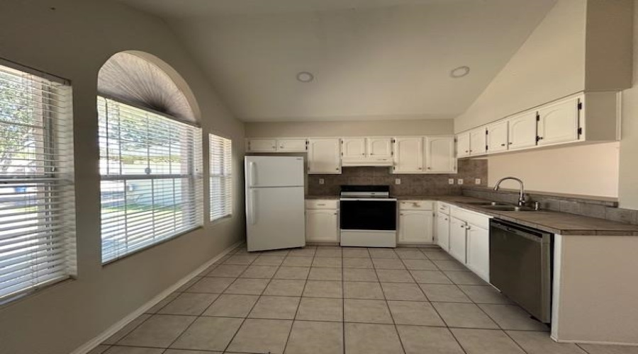 1011 Sapphire Ct, Laredo, Texas 78045, 3 Bedrooms Bedrooms, 7 Rooms Rooms,2 BathroomsBathrooms,Residential,For Rent,1011 Sapphire Ct,20254930