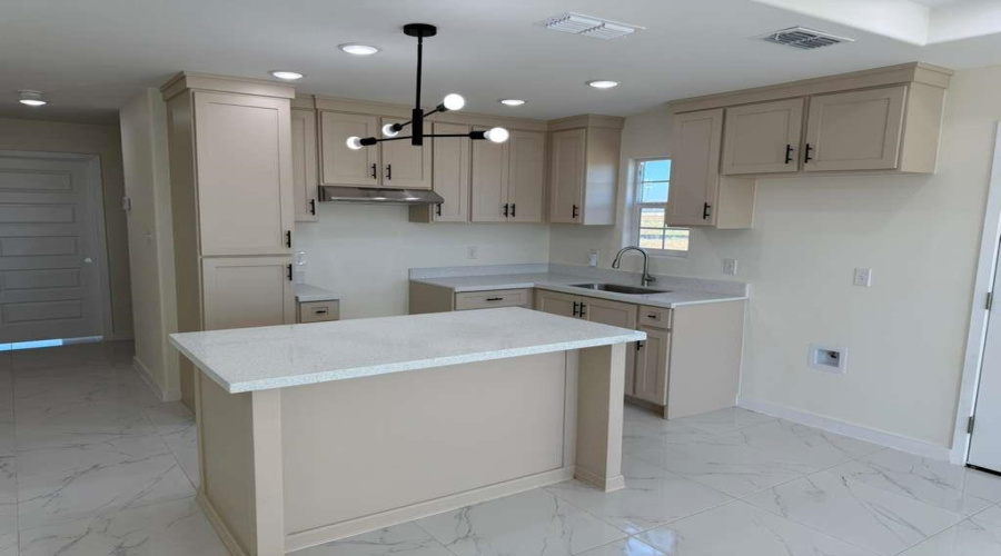 5008 Mariposa St., Laredo, Texas 78046, 3 Bedrooms Bedrooms, 5 Rooms Rooms,2 BathroomsBathrooms,Residential,For Sale,5008 Mariposa St.,20254931