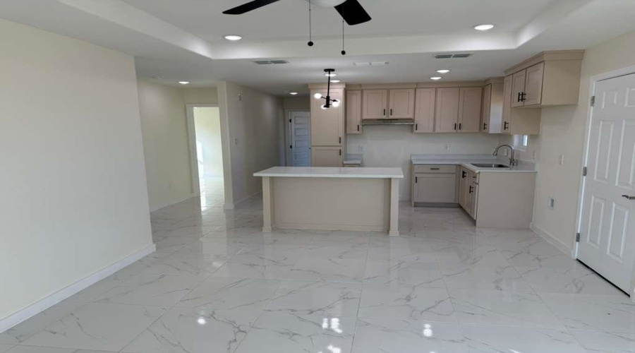 5008 Mariposa St., Laredo, Texas 78046, 3 Bedrooms Bedrooms, 5 Rooms Rooms,2 BathroomsBathrooms,Residential,For Sale,5008 Mariposa St.,20254931