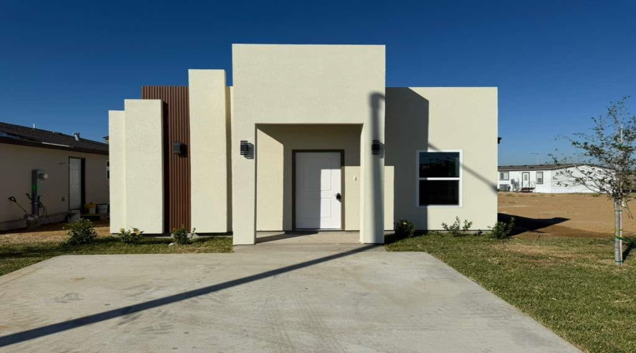 5008 Mariposa St., Laredo, Texas 78046, 3 Bedrooms Bedrooms, 5 Rooms Rooms,2 BathroomsBathrooms,Residential,For Sale,5008 Mariposa St.,20254931