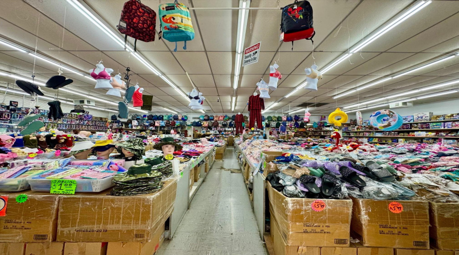 1104 Farragut St, Laredo, Texas 78040, 1 Room Rooms,2 BathroomsBathrooms,Commercial retail/office,For Sale,1104 Farragut St,20254935