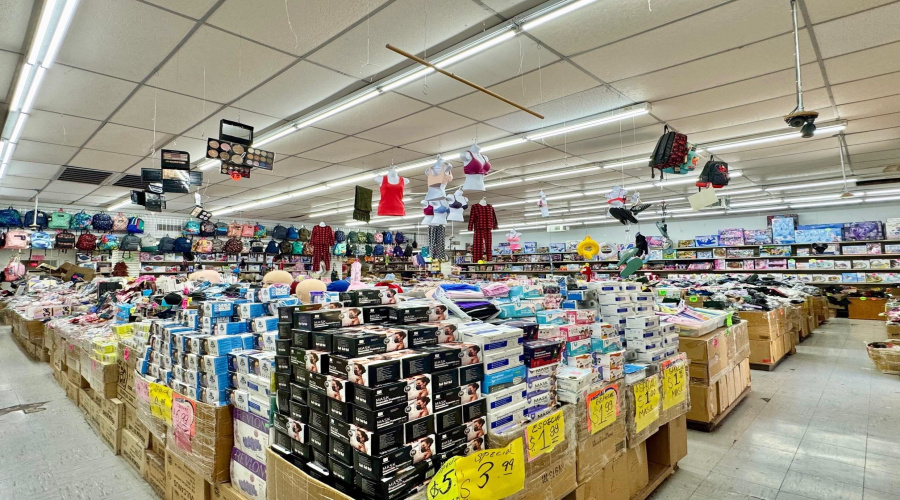 1104 Farragut St, Laredo, Texas 78040, 1 Room Rooms,2 BathroomsBathrooms,Commercial retail/office,For Sale,1104 Farragut St,20254935