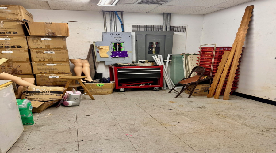 1104 Farragut St, Laredo, Texas 78040, 1 Room Rooms,2 BathroomsBathrooms,Commercial retail/office,For Sale,1104 Farragut St,20254935