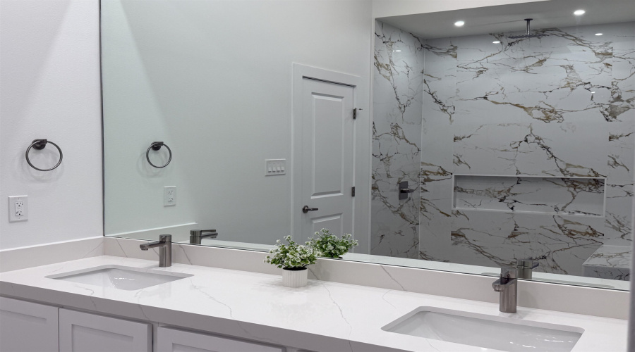 1110 Noyola Loop, Laredo, Texas 78046, 5 Bedrooms Bedrooms, 7 Rooms Rooms,2 BathroomsBathrooms,Residential,For Sale,1110 Noyola Loop,20254932