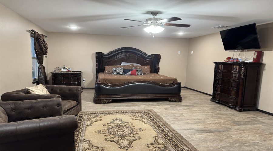 4227 Lorisa, Laredo, Texas 78046, 7 Bedrooms Bedrooms, 10 Rooms Rooms,3 BathroomsBathrooms,Residential,For Sale,4227 Lorisa,20254933