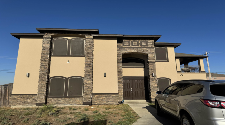 4227 Lorisa, Laredo, Texas 78046, 7 Bedrooms Bedrooms, 10 Rooms Rooms,3 BathroomsBathrooms,Residential,For Sale,4227 Lorisa,20254933