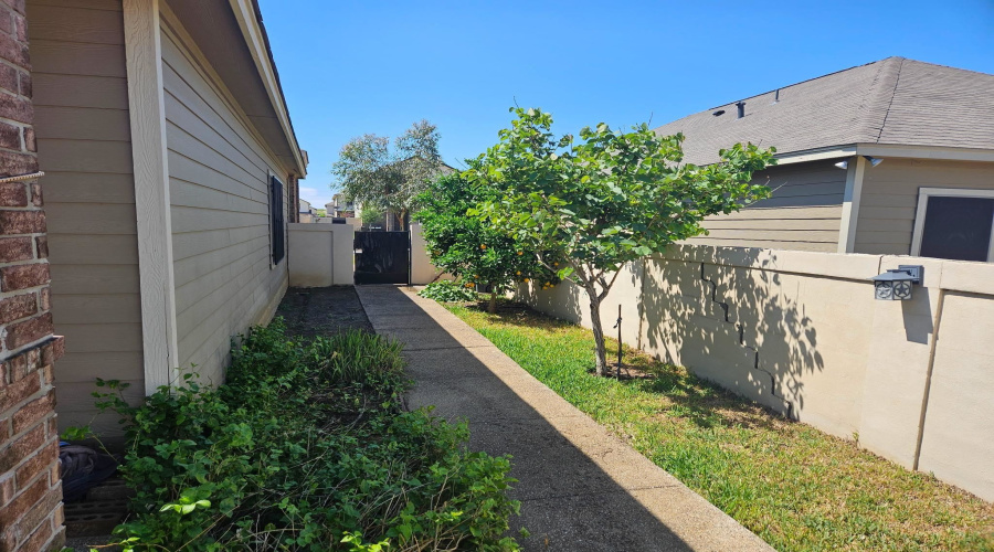 5516 Shorthorn Dr., Laredo, Texas 78045, 3 Bedrooms Bedrooms, 6 Rooms Rooms,2 BathroomsBathrooms,Residential,For Rent,5516 Shorthorn Dr.,20254934