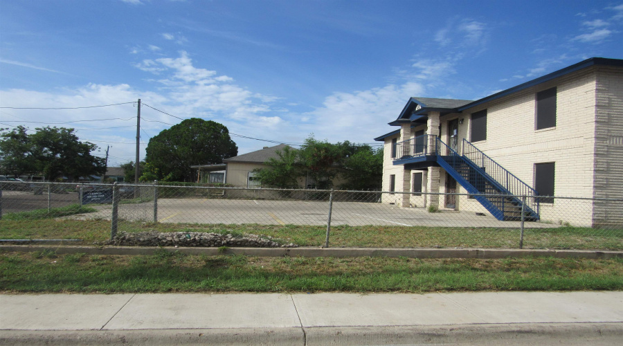 1420 Juarez Ave, Laredo, Texas 78040, 2 Bedrooms Bedrooms, 4 Rooms Rooms,1 BathroomBathrooms,Residential,For Rent,1420 Juarez Ave,20254937