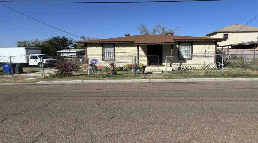916 Guerrero St, Laredo, Texas 78043, 2 Bedrooms Bedrooms, 4 Rooms Rooms,1 BathroomBathrooms,Residential,For Sale,916 Guerrero St,20254938