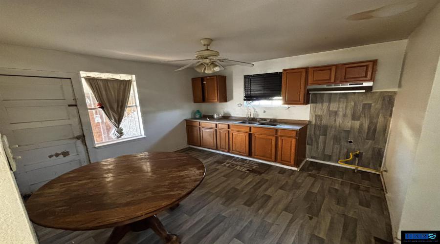 916 Guerrero St, Laredo, Texas 78043, 2 Bedrooms Bedrooms, 4 Rooms Rooms,1 BathroomBathrooms,Residential,For Sale,916 Guerrero St,20254938