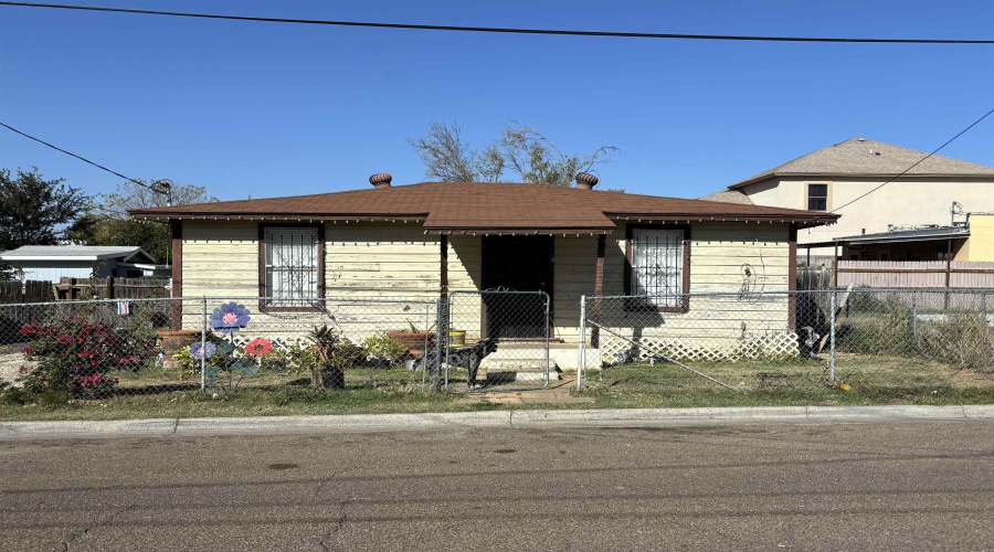 916 Guerrero St, Laredo, Texas 78043, 2 Bedrooms Bedrooms, 4 Rooms Rooms,1 BathroomBathrooms,Residential,For Sale,916 Guerrero St,20254938