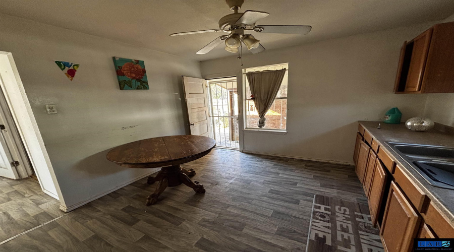 916 Guerrero St, Laredo, Texas 78043, 2 Bedrooms Bedrooms, 4 Rooms Rooms,1 BathroomBathrooms,Residential,For Sale,916 Guerrero St,20254938