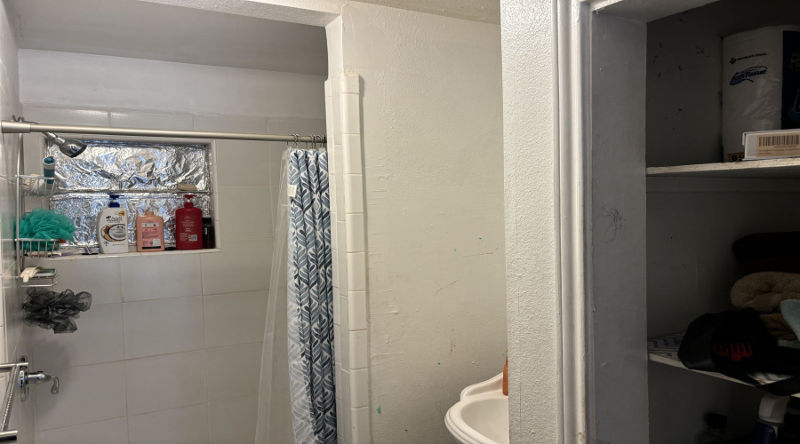 916 Guerrero St, Laredo, Texas 78043, 2 Bedrooms Bedrooms, 4 Rooms Rooms,1 BathroomBathrooms,Residential,For Sale,916 Guerrero St,20254938