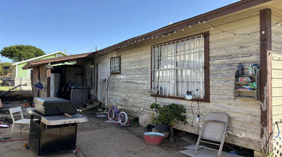 916 Guerrero St, Laredo, Texas 78043, 2 Bedrooms Bedrooms, 4 Rooms Rooms,1 BathroomBathrooms,Residential,For Sale,916 Guerrero St,20254938