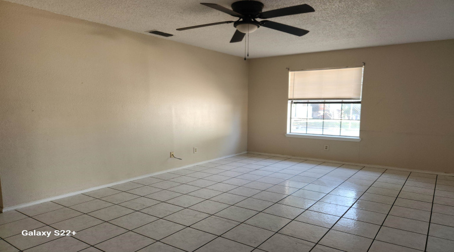 1420 Juarez Ave, Laredo, Texas 78040, 2 Bedrooms Bedrooms, 5 Rooms Rooms,2 BathroomsBathrooms,Residential,For Rent,1420 Juarez Ave,20254941