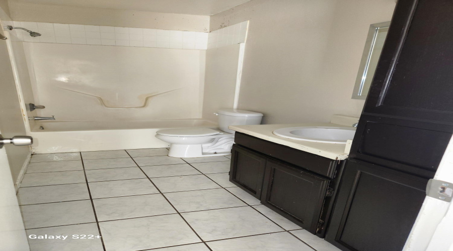 1420 Juarez Ave, Laredo, Texas 78040, 2 Bedrooms Bedrooms, 5 Rooms Rooms,2 BathroomsBathrooms,Residential,For Rent,1420 Juarez Ave,20254941